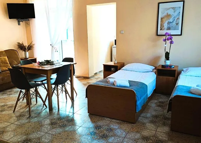 招待所 Sadyba 波别罗沃