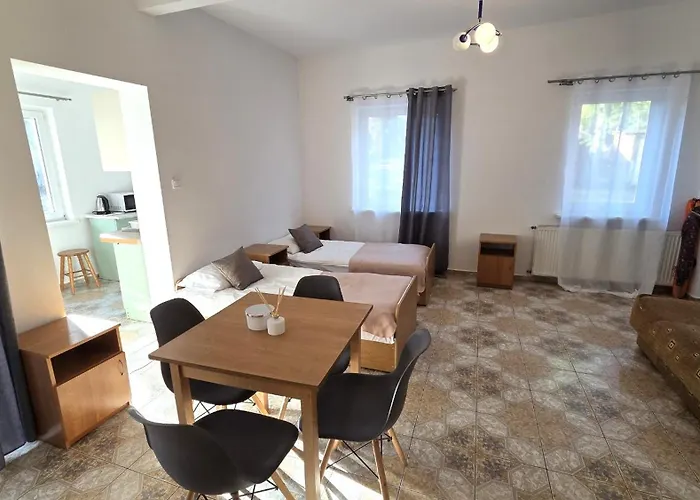 招待所 Sadyba 波别罗沃